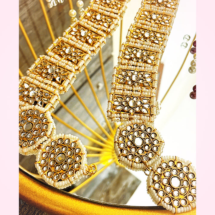 Zara Kundan & White Pearl Matha Patti In Gold Plating