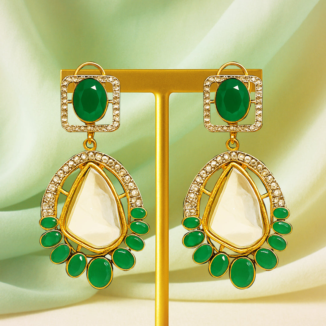 Noor Earrings With Kundan Teardrop Design