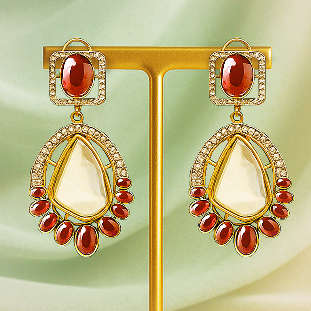 Noor Earrings With Kundan Teardrop Design