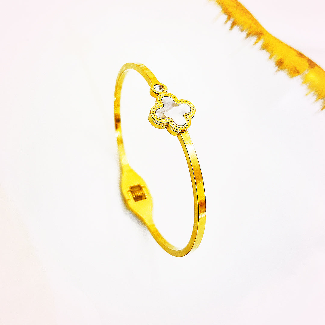 Auriella Clover Flower Stainless Steel Bracelet – 18K Gold Plated