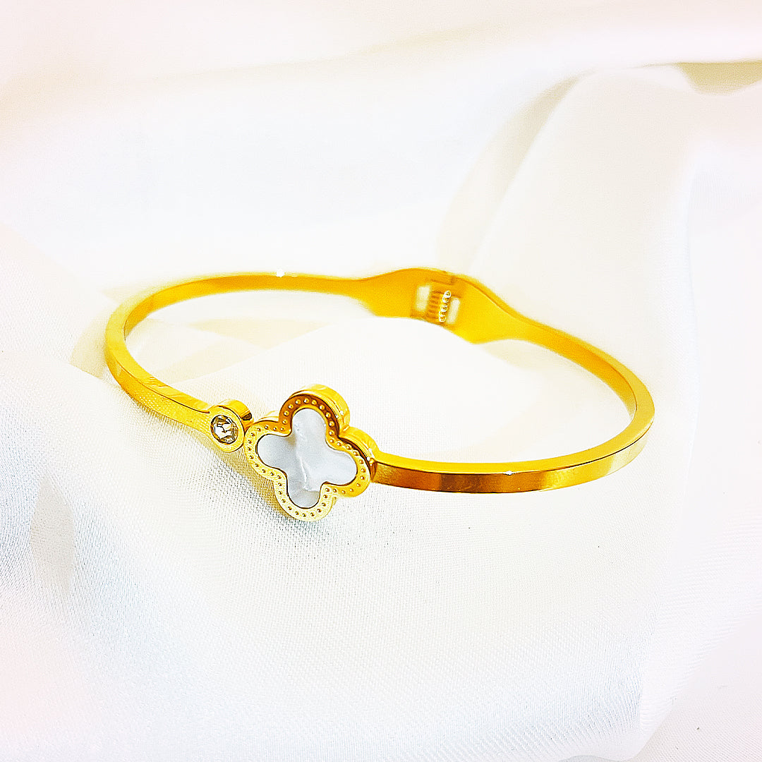 Auriella Clover Flower Stainless Steel Bracelet – 18K Gold Plated