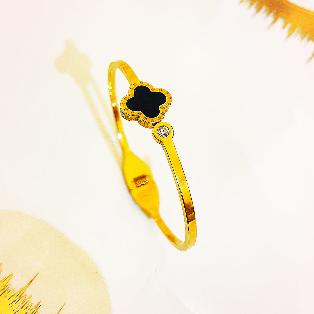Auriella Clover Flower Stainless Steel Bracelet – 18K Gold Plated