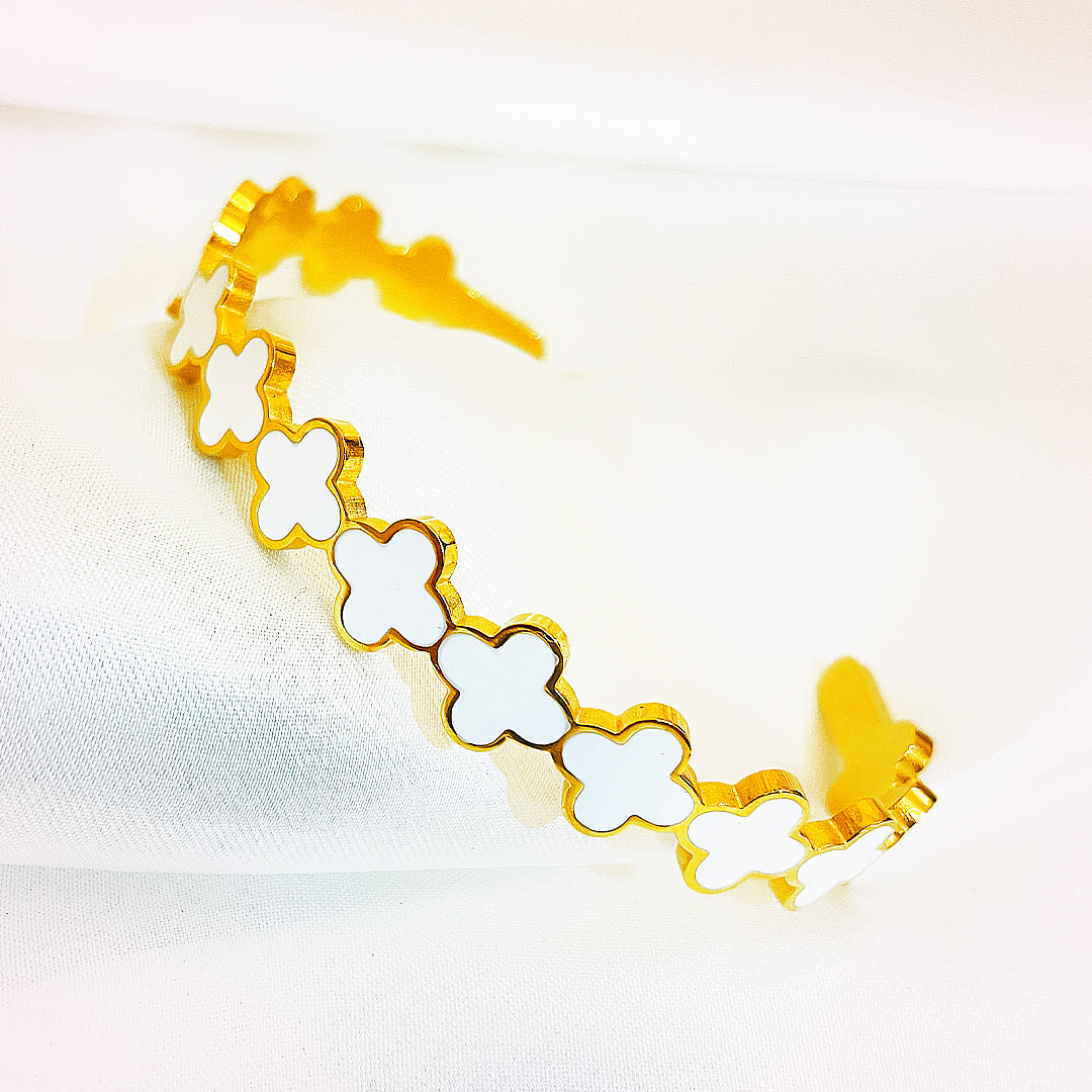 Celestia Clover Link Stainless Steel Bangles – 18K Gold Plated Stack