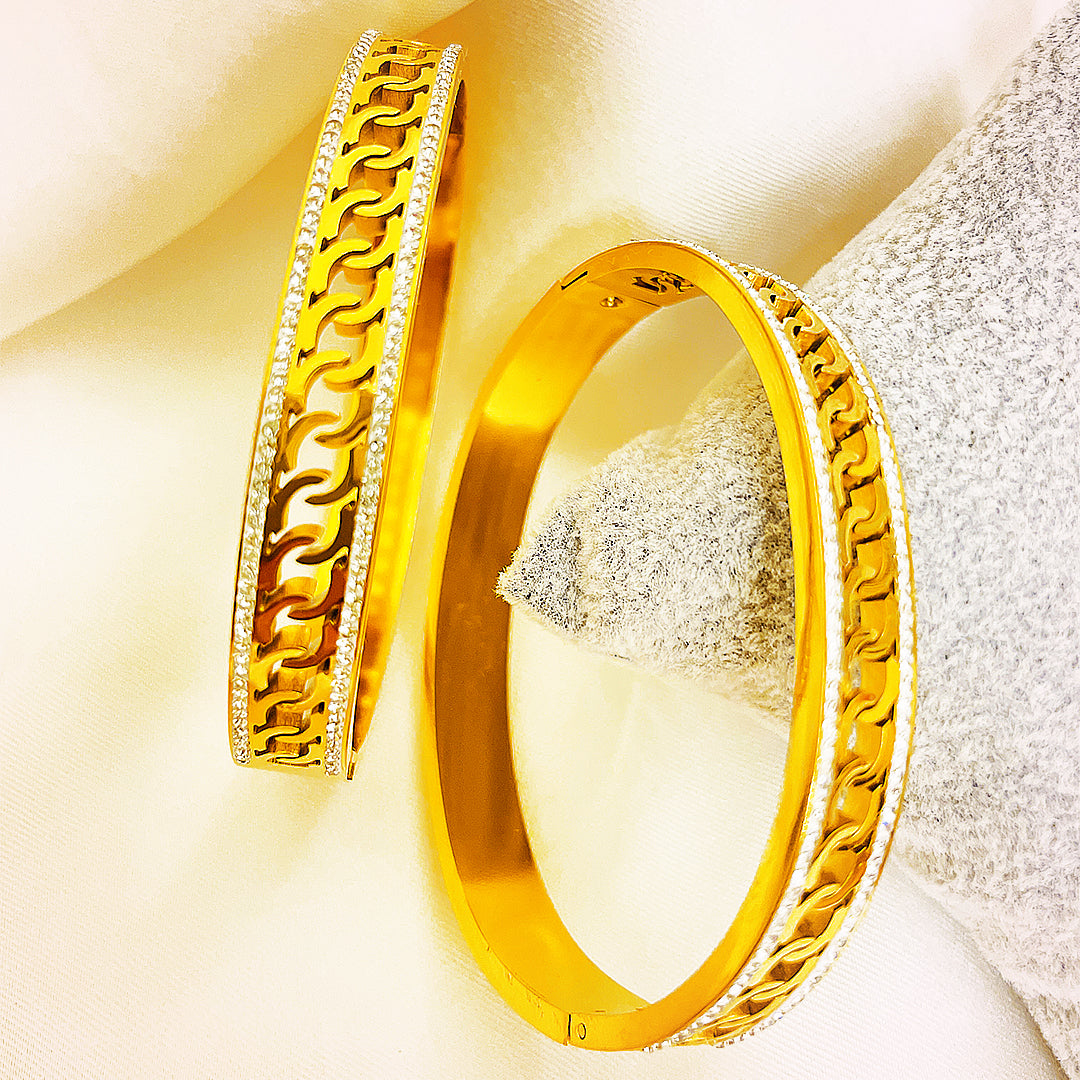 Juliette Crystal-Edged Lattice Stainless Steel Bangles – 18K Gold Plated