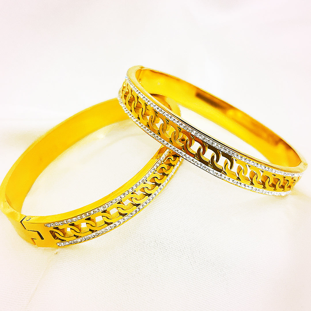 Juliette Crystal-Edged Lattice Stainless Steel Bangles – 18K Gold Plated