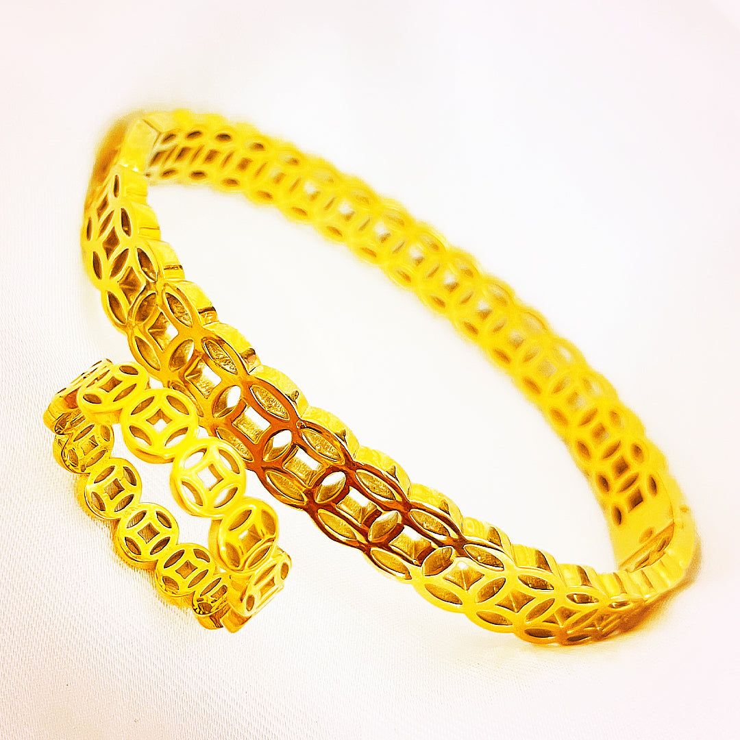 Evienne Lattice Cutout Bangle & Ring Set – 18K Gold Plated Stainless Steel