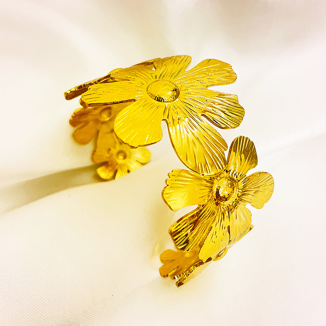 Taviana Flower Pattern Stainless Steel Hand Cuff – 18K Gold Plated