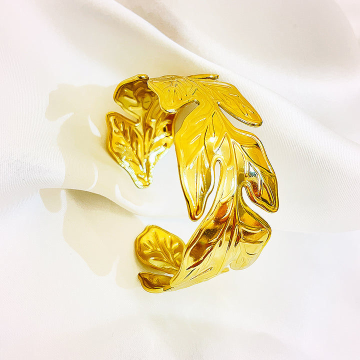 Isoldea Leaf Pattern Stainless Steel Hand Cuff – 18K Gold Plated