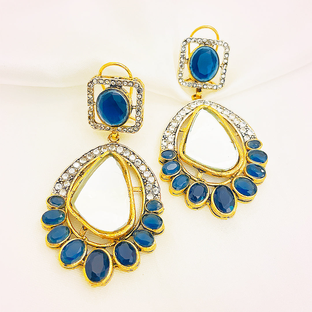 Noor Earrings With Kundan Teardrop Design