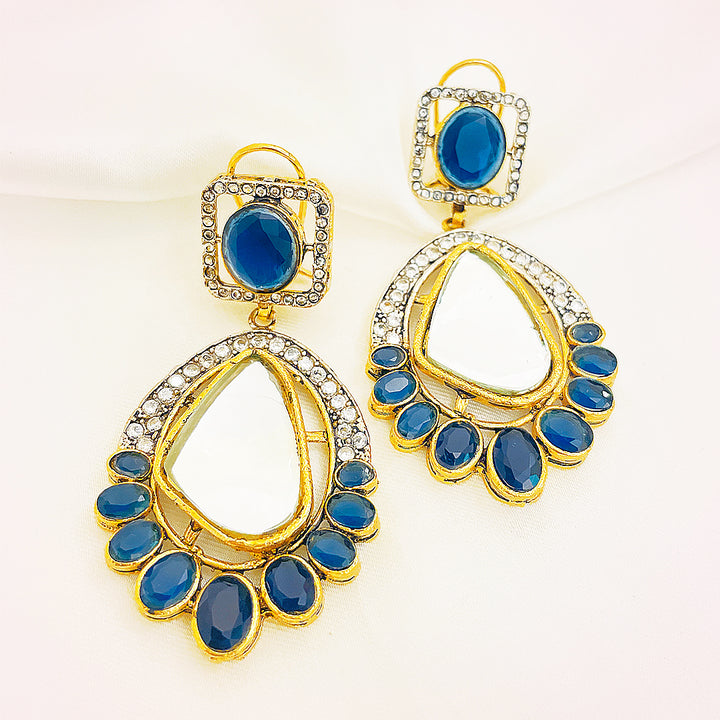 Noor Earrings With Kundan Teardrop Design