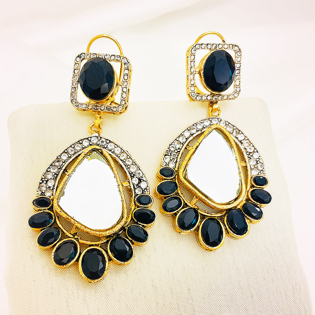 Noor Earrings With Kundan Teardrop Design