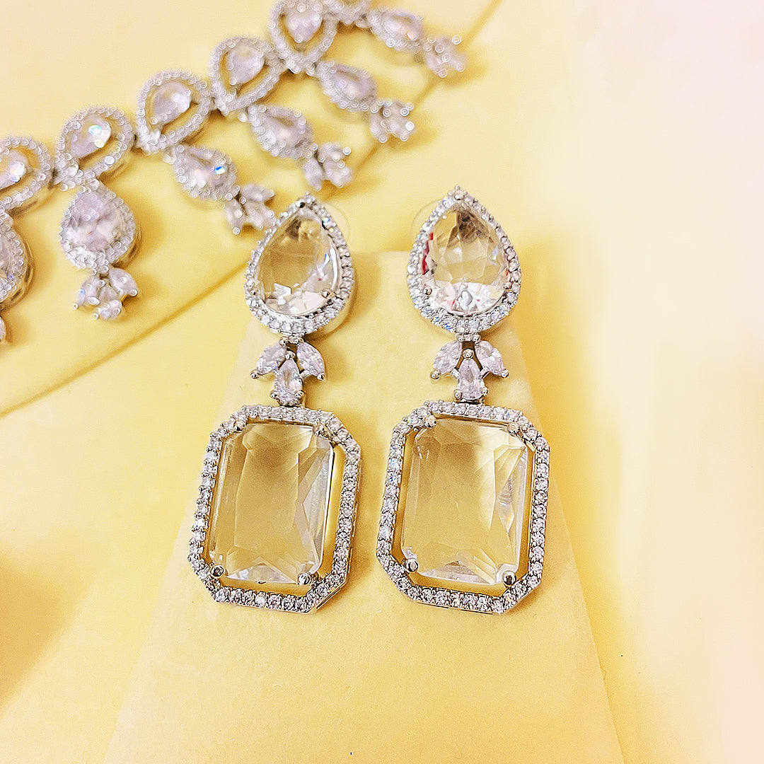 Ayla Bridal Necklace Set With Earrings & Bindiya