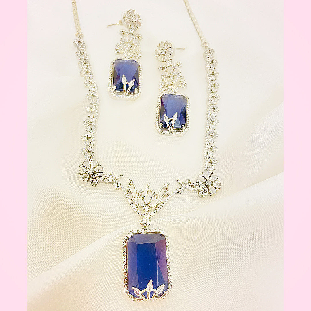 Laila Regal Pendant Necklace Set With Bindiya