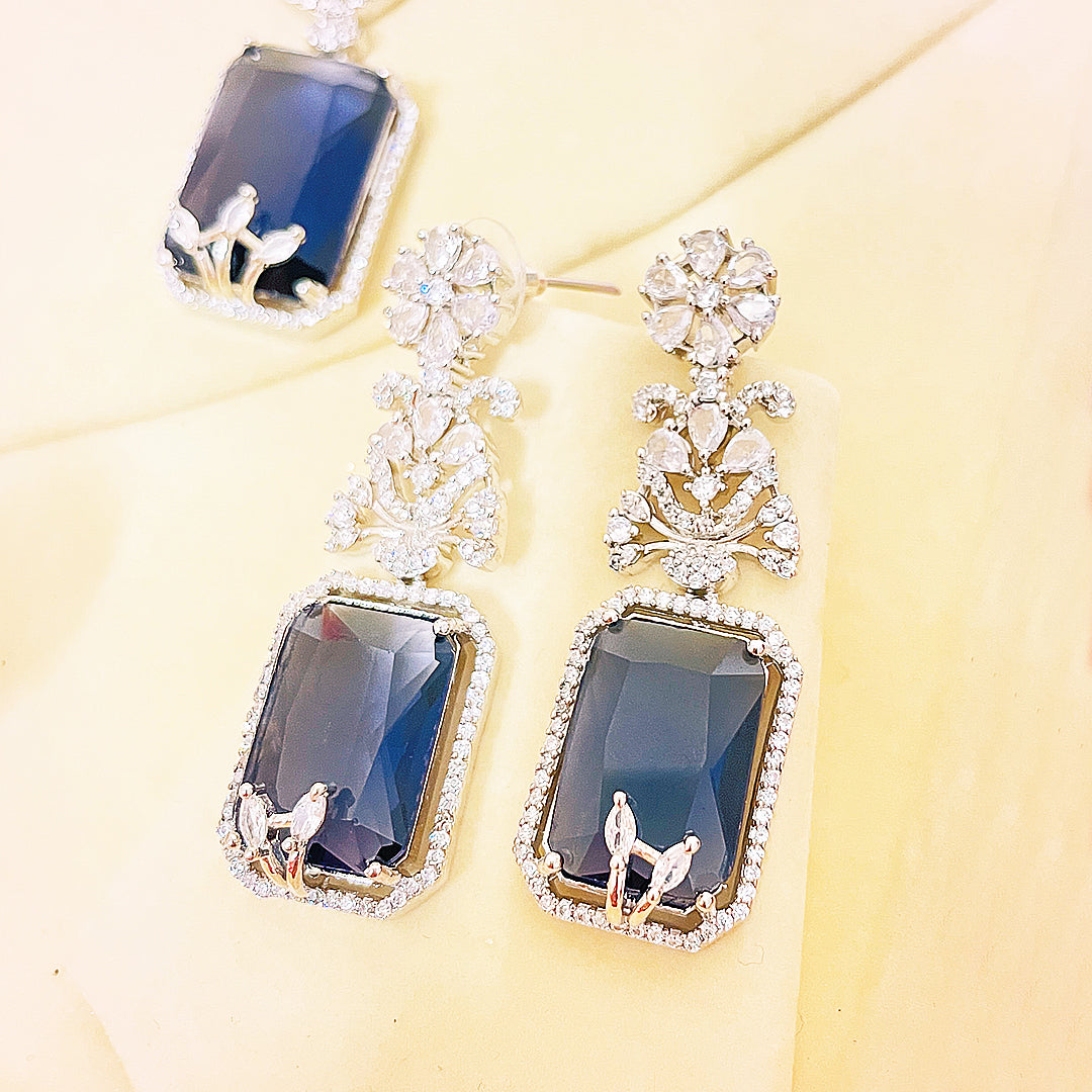 Laila Regal Pendant Necklace Set With Bindiya