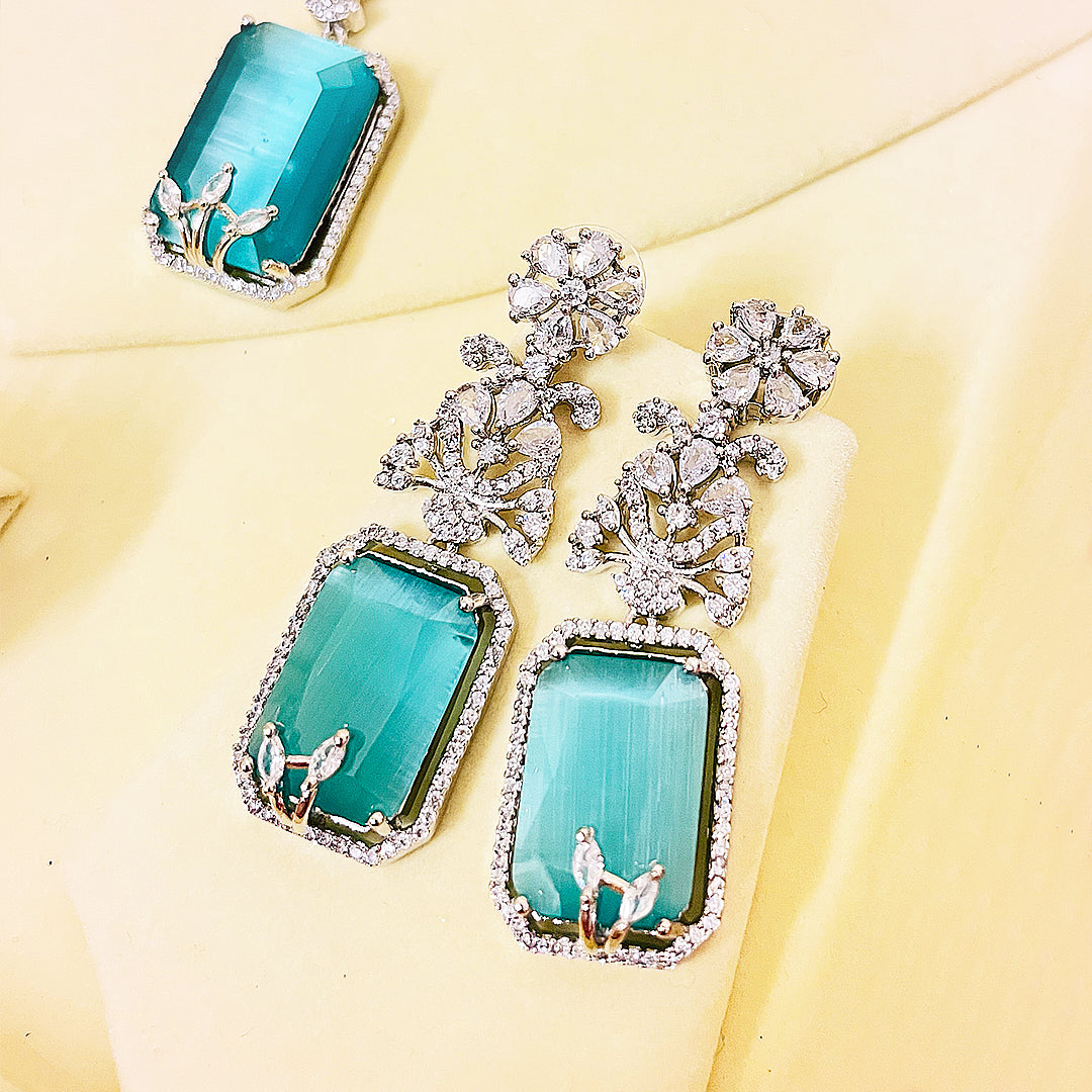 Laila Regal Pendant Necklace Set With Bindiya