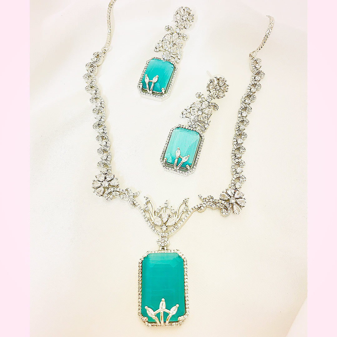 Laila Regal Pendant Necklace Set With Bindiya