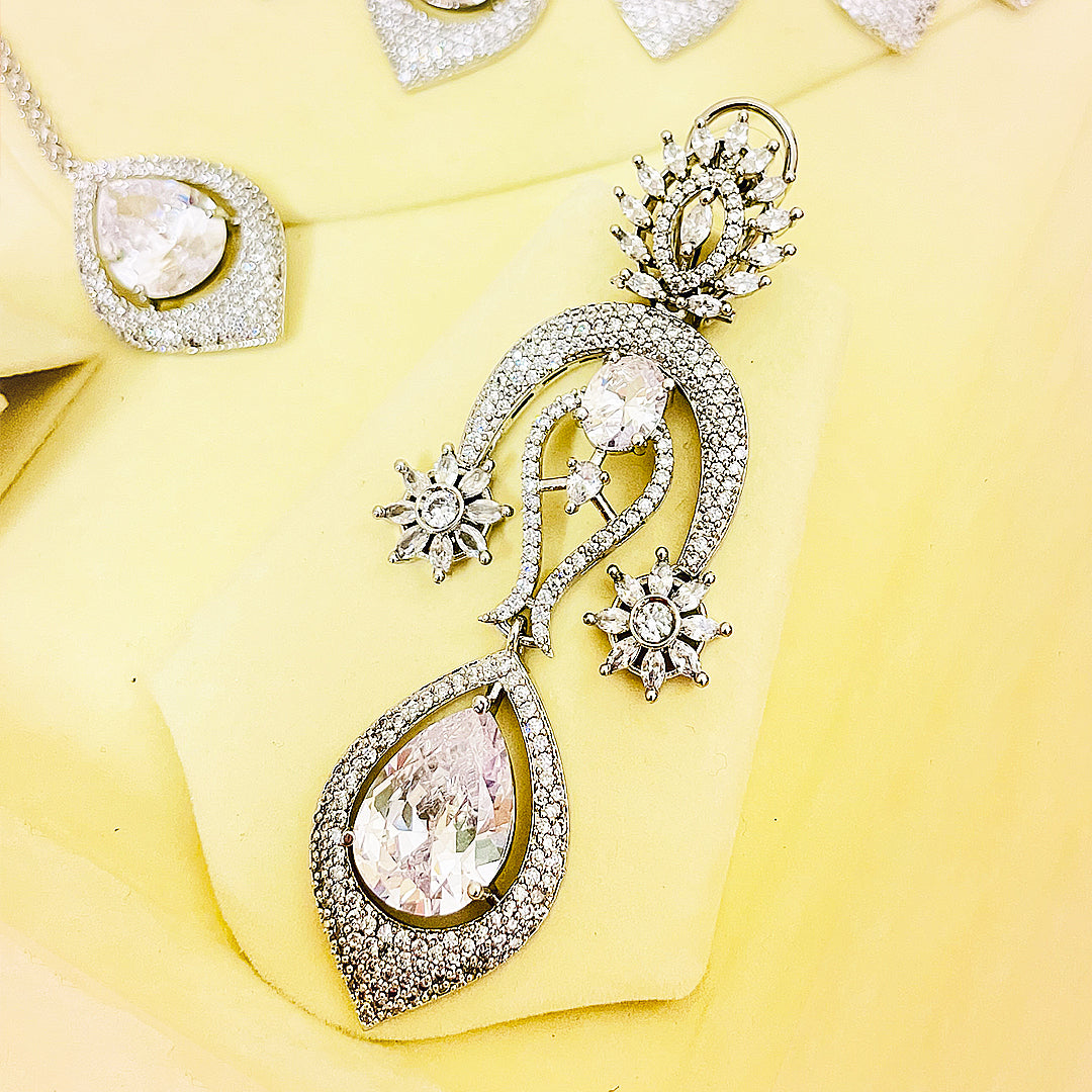 Luna Crystal Teardrop Necklace Set With Bindiya