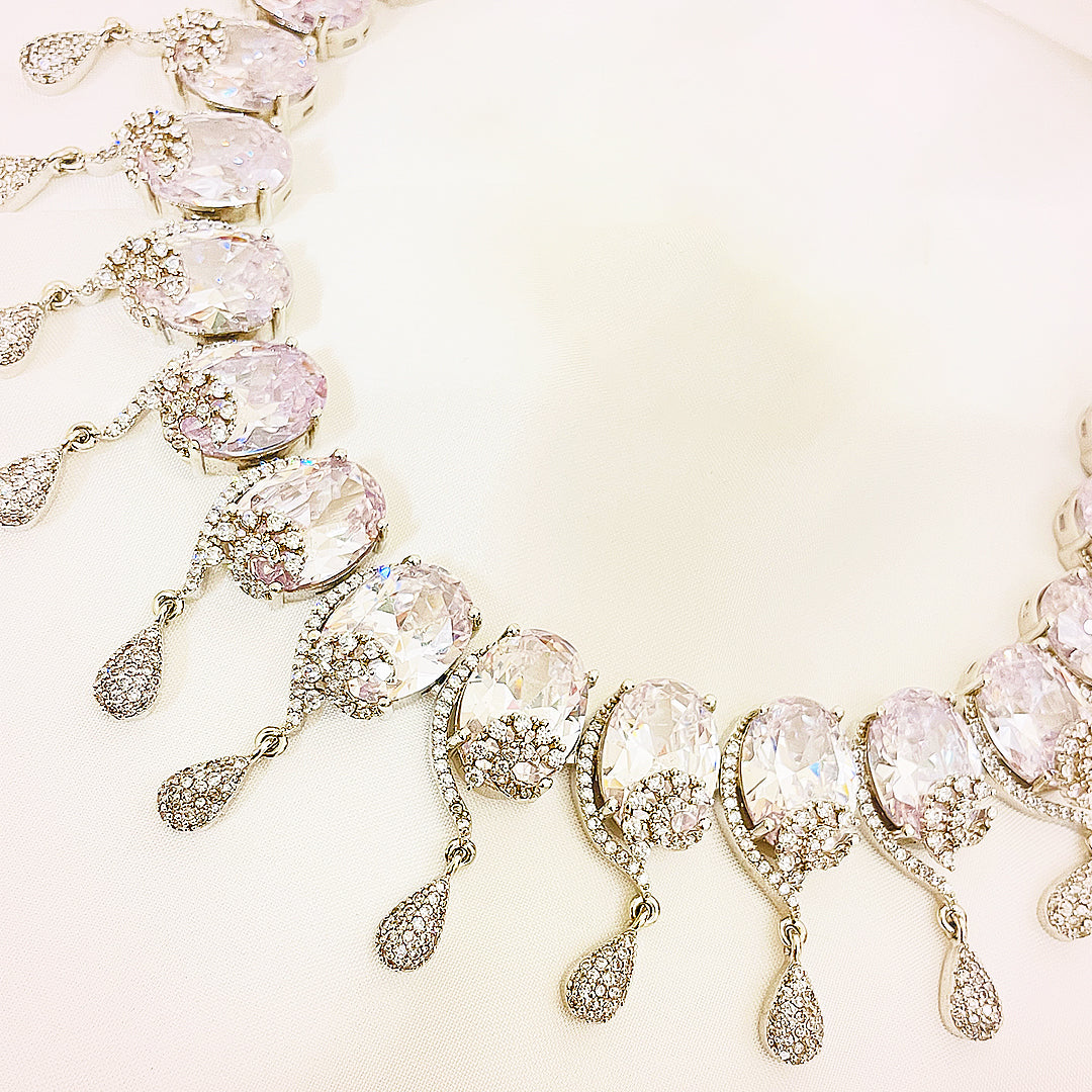 Selene Bloom Oval Necklace Set With Teardrop Dangling Charms