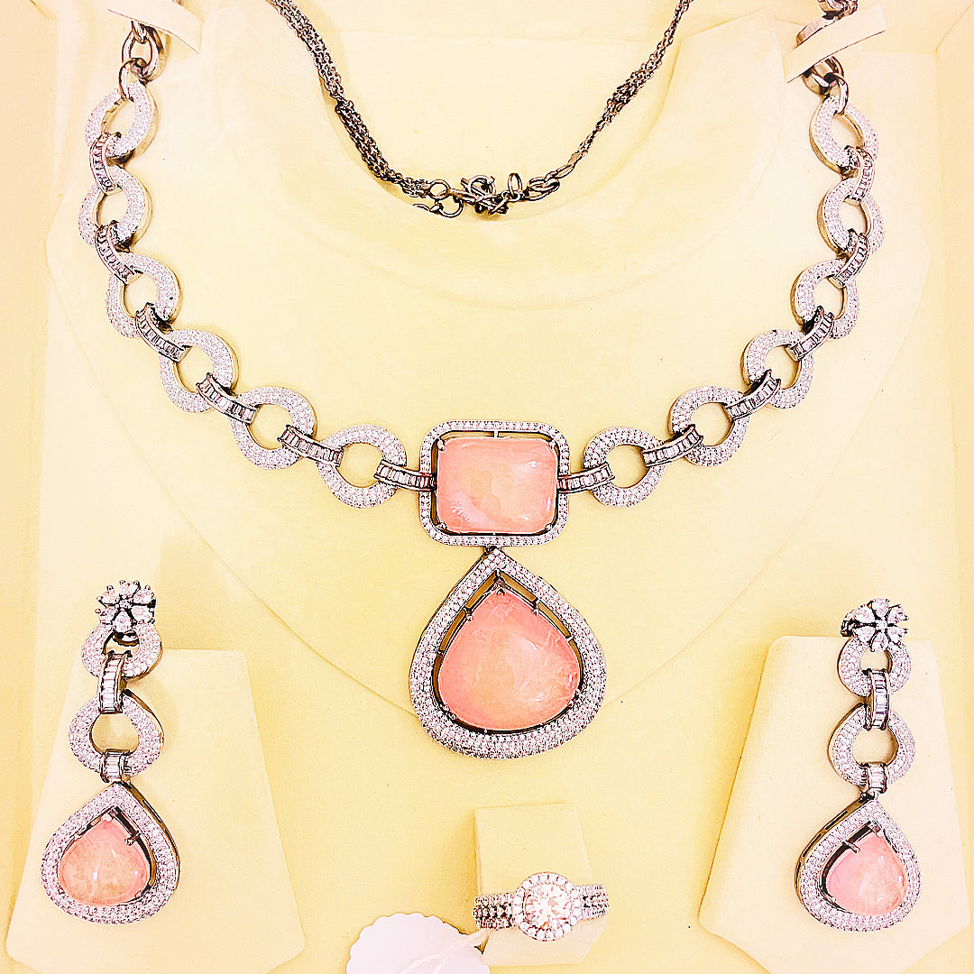 Inaaya Luxe Vintage Teardrop Necklace Set With Bindiya