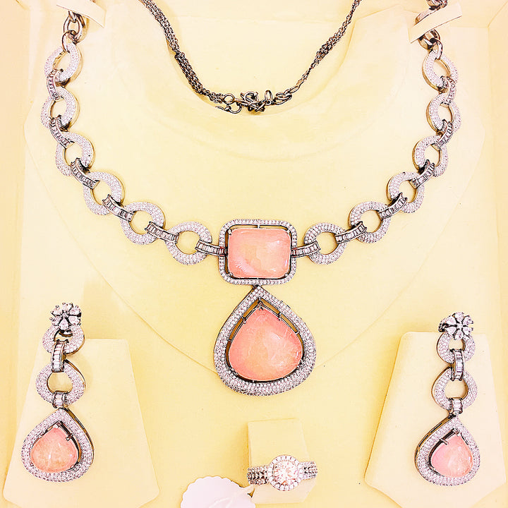Inaaya Luxe Vintage Teardrop Necklace Set With Bindiya